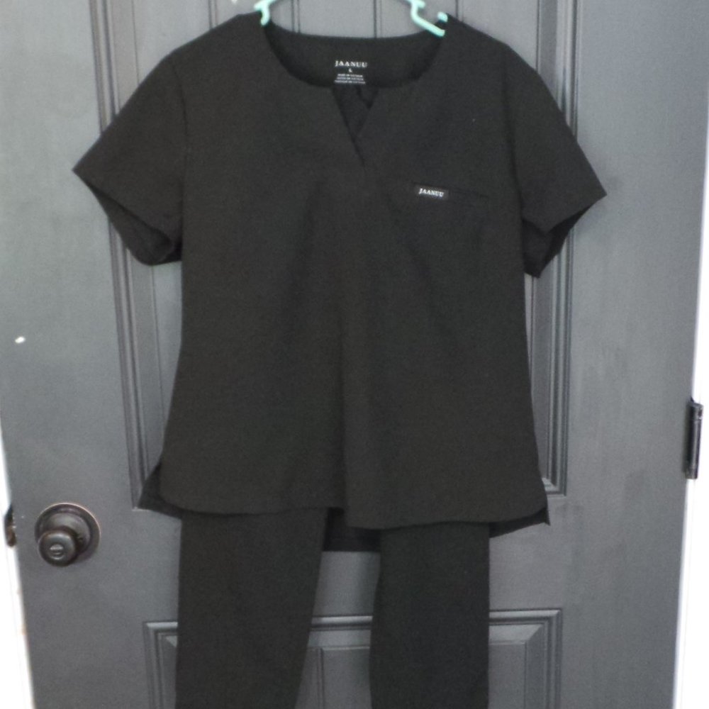 women's Jaanuu scrubs set - Black